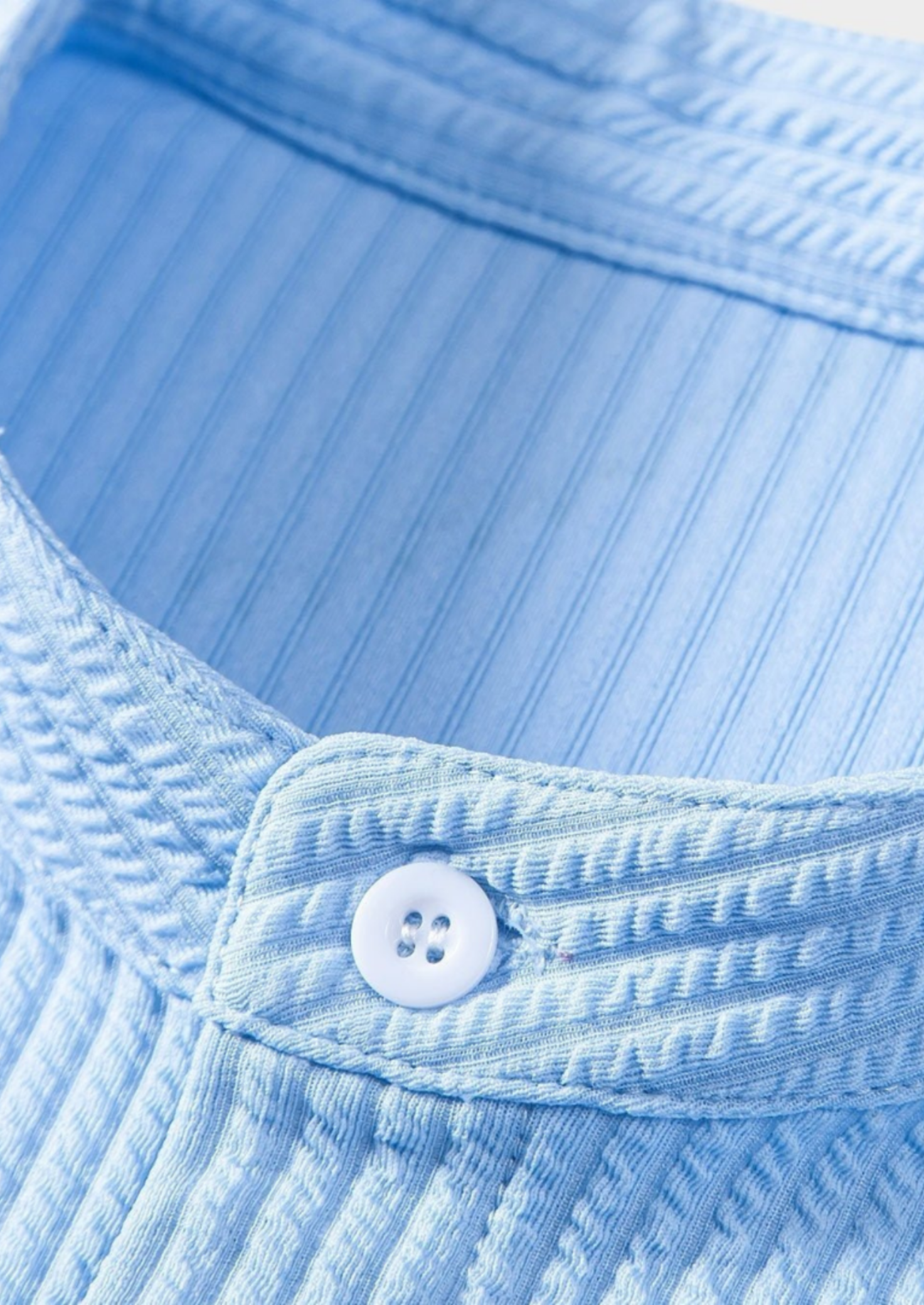 Men’s Short Sleeve Shirt with Stand Collar and Button Front