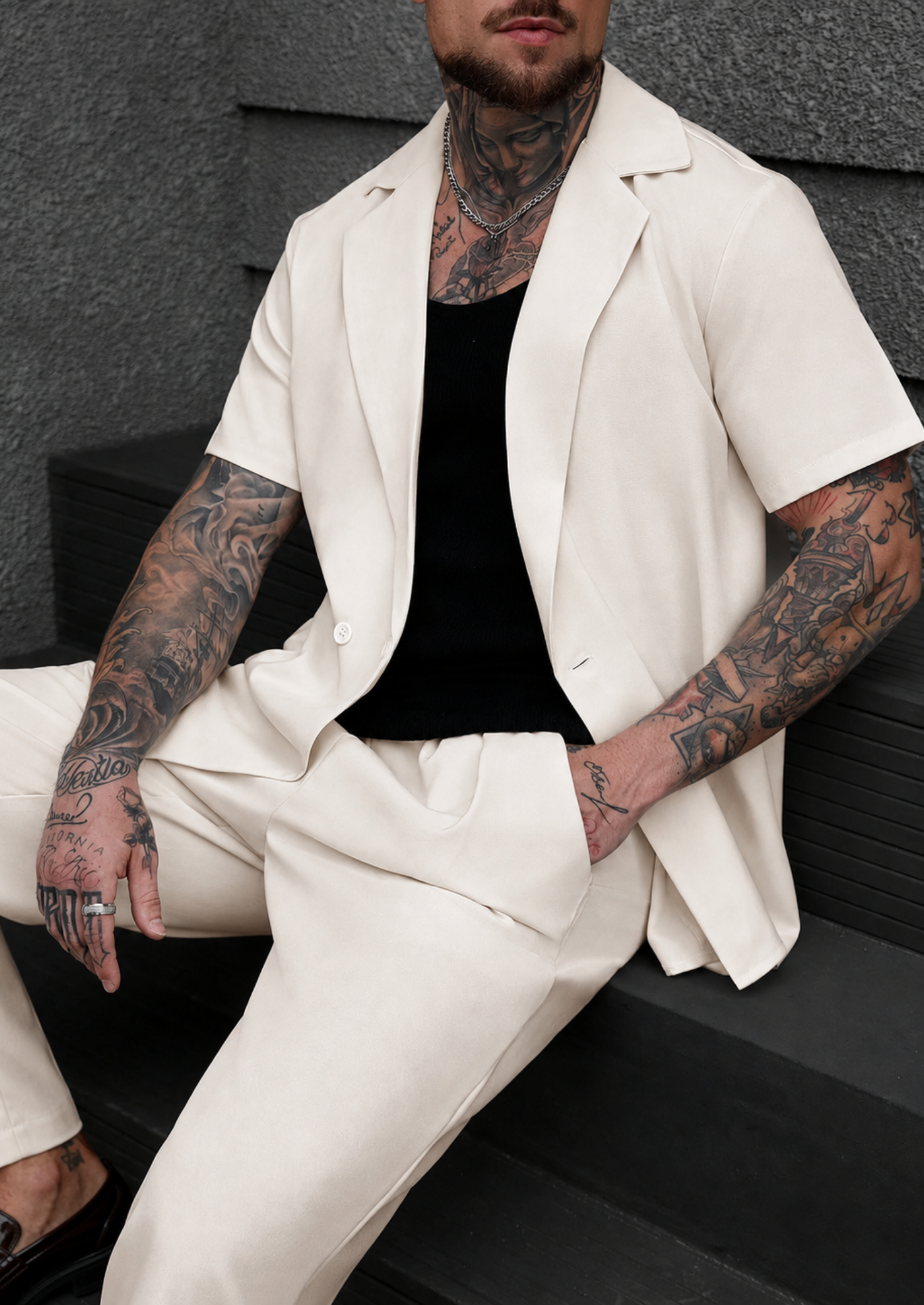 Men’s Short Sleeve Blazer and Trouser Set with Notched Collar