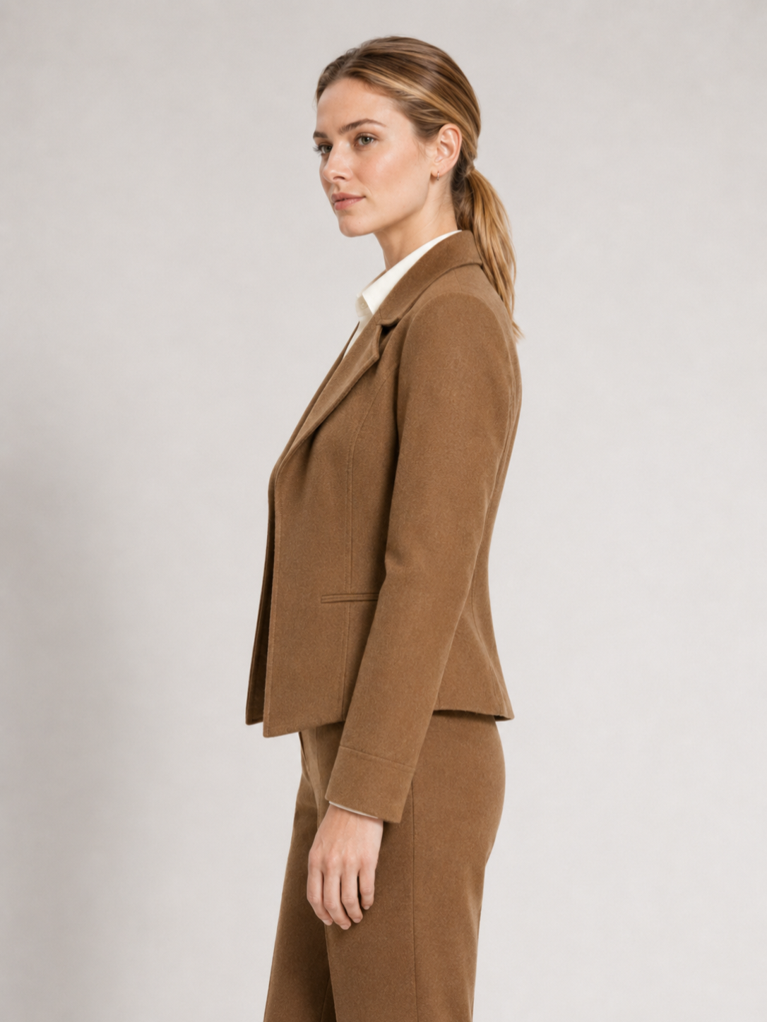 Women’s Cropped Blazer with Lapel Collar and Long Sleeves
